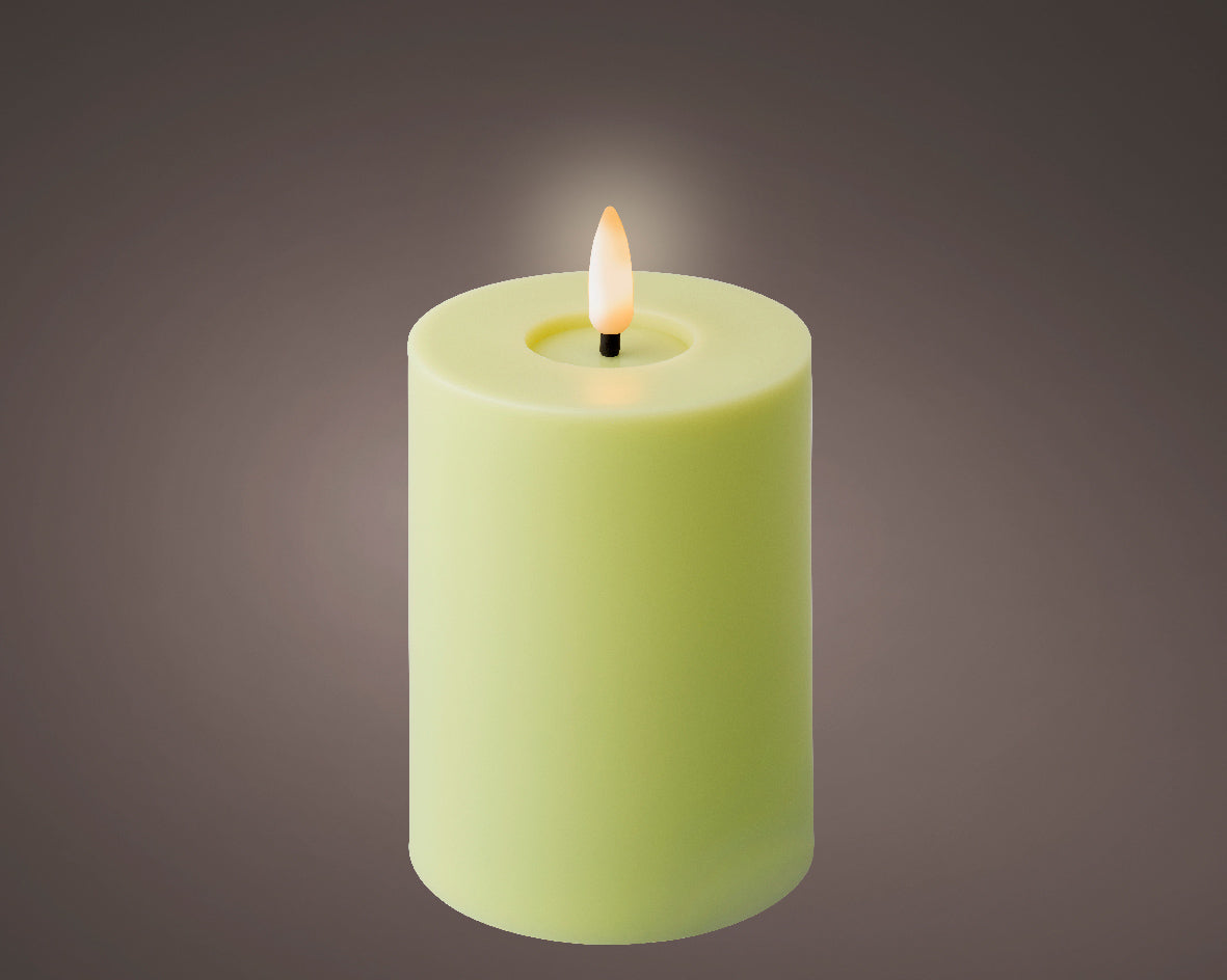 Candela LED Verde H.12 Kaemingk - Atmosfera Calda e Accogliente con un Tocco di Verde Candela LED Verde H.12 Kaemingk - Atmosfera Calda e Accogliente con un Tocco di Verde